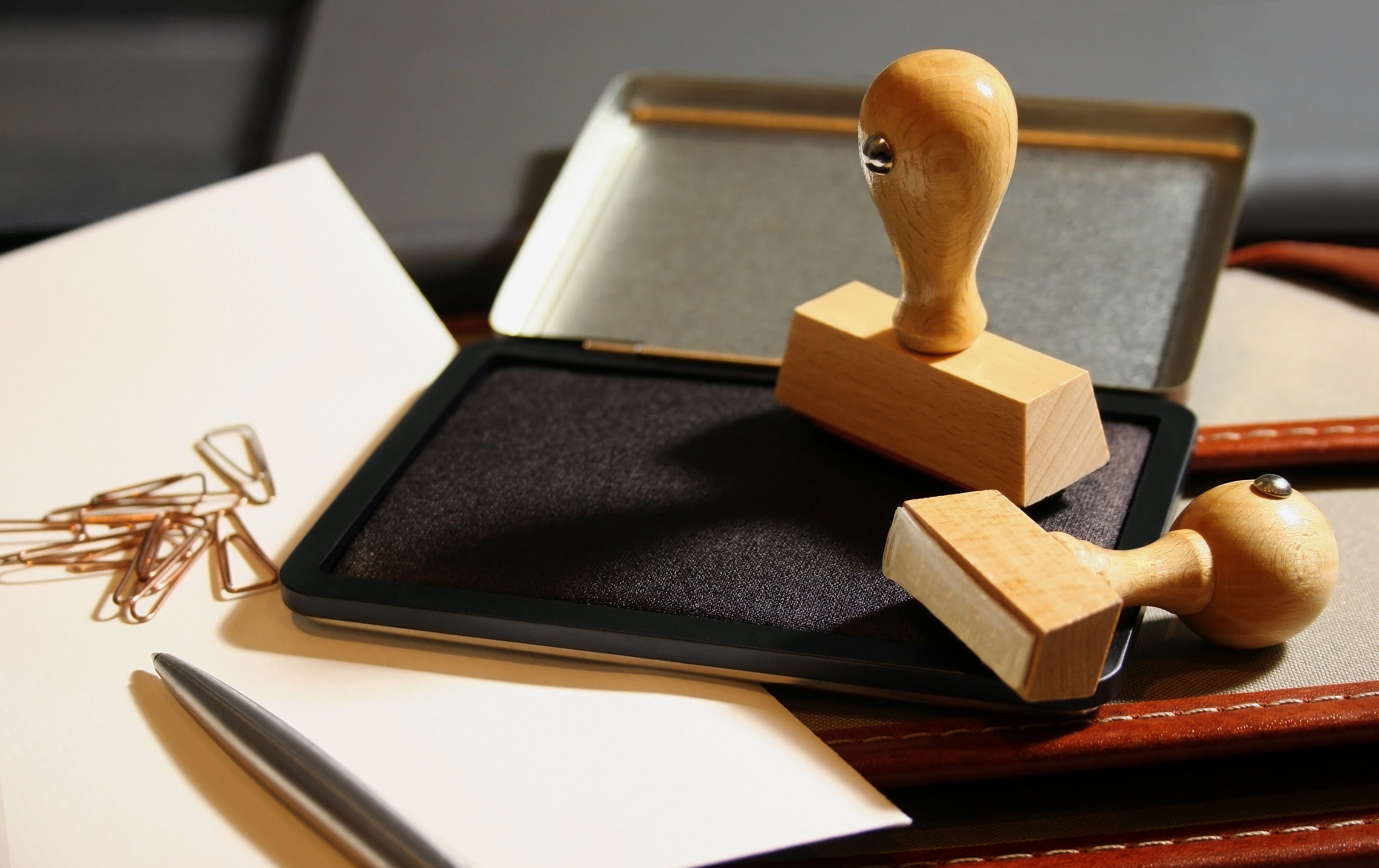 Individuelle Stempelanfertigung und Prägearbeiten für Leder - handwerkliche Präzision bei der Stempelherstellung